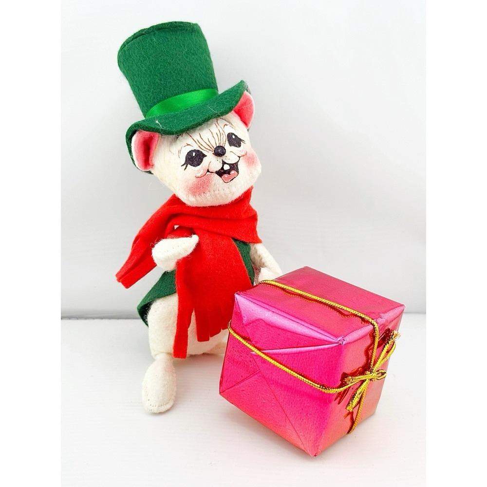 Vintage Annalee Christmas Mouse With Red Gift Package. 7" Tall. Early 2000's